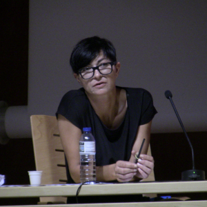 Nina Wenhart hosting the panel discussion